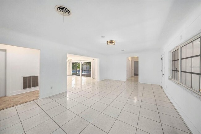 Building Photo - 1100 Snell Isle Blvd NE