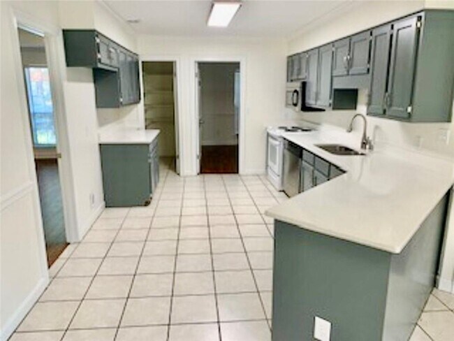 Building Photo - 1124 Sewannee Ct