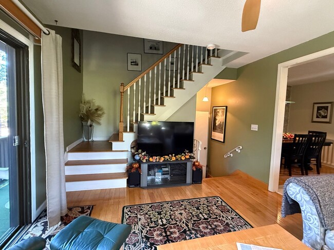 Building Photo - Charming 3-Bedroom Condo in Laconia, NH – ...