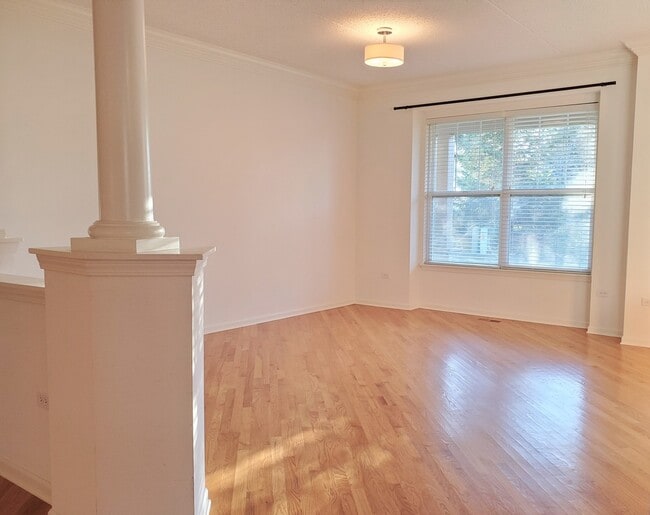 Building Photo - 1914 Crenshaw Cir