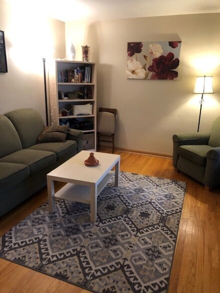 Building Photo - 321 Kedzie St