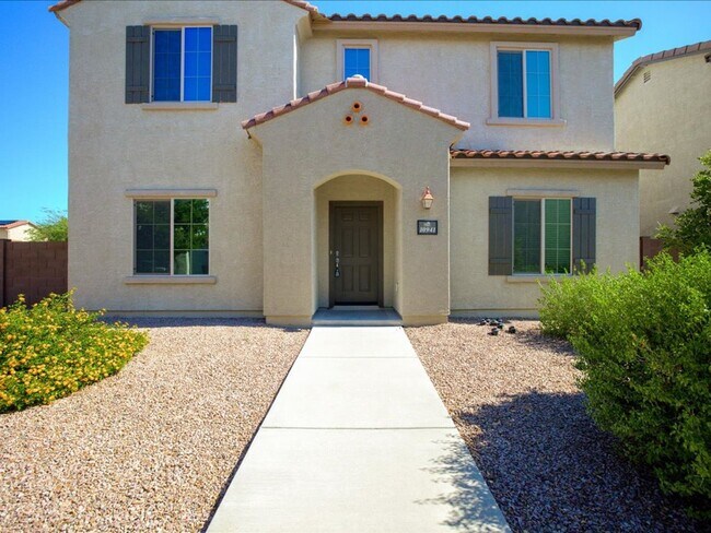 Building Photo - 4 Bedroom, 2.5 Bath COMMUNITY POOL!