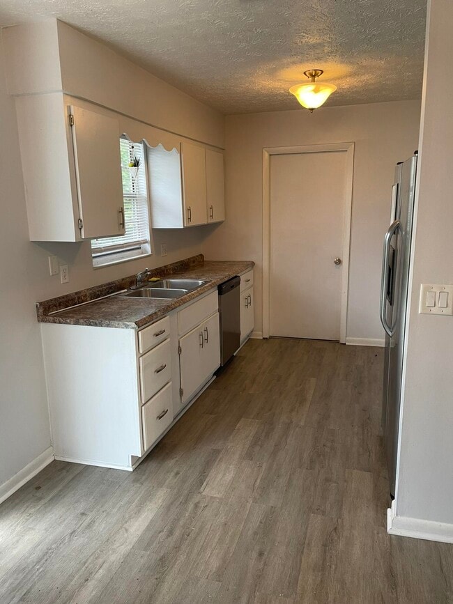 Building Photo - 1757 SW Cameo Blvd