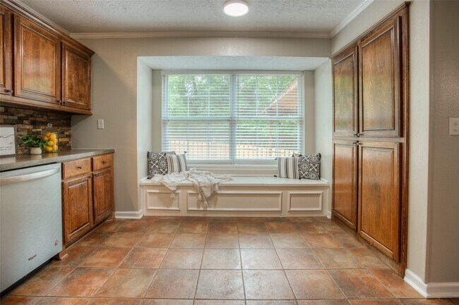 Building Photo - 6016 Teas Nursery Rd