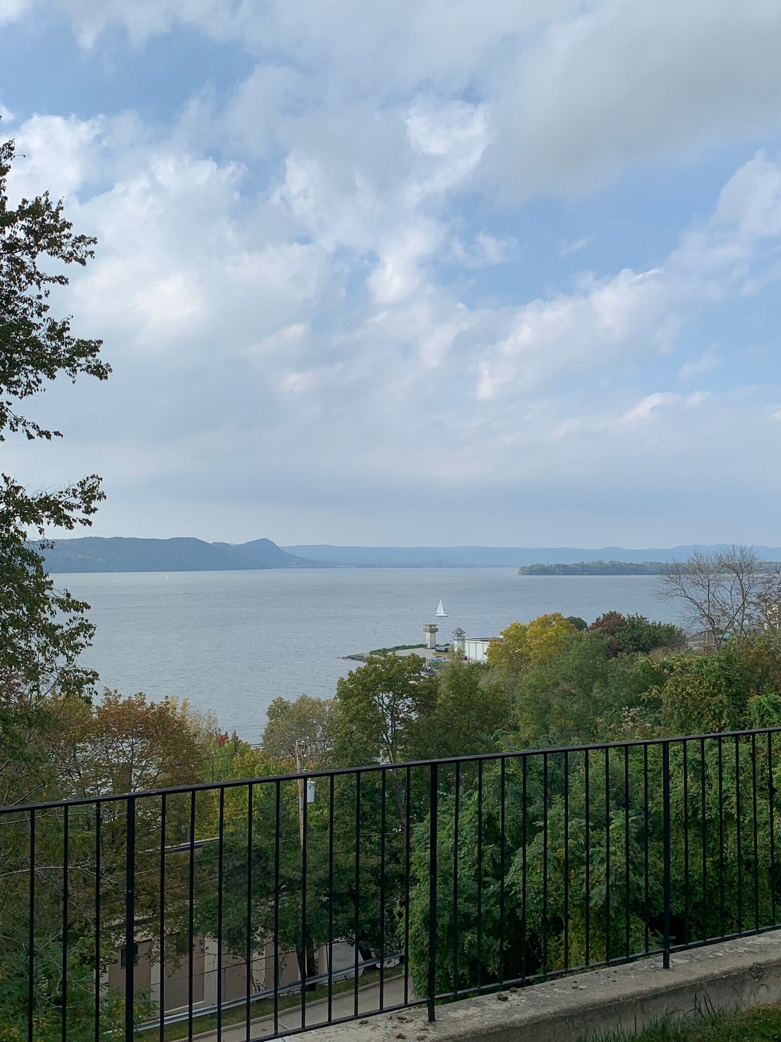 Building Photo - 24 Hudson Point Ln