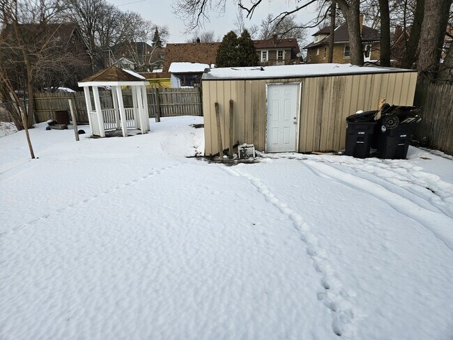 Building Photo - 4002 Robert Ave