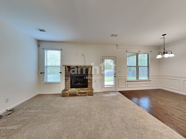 Building Photo - 272 Oak Branch Dr