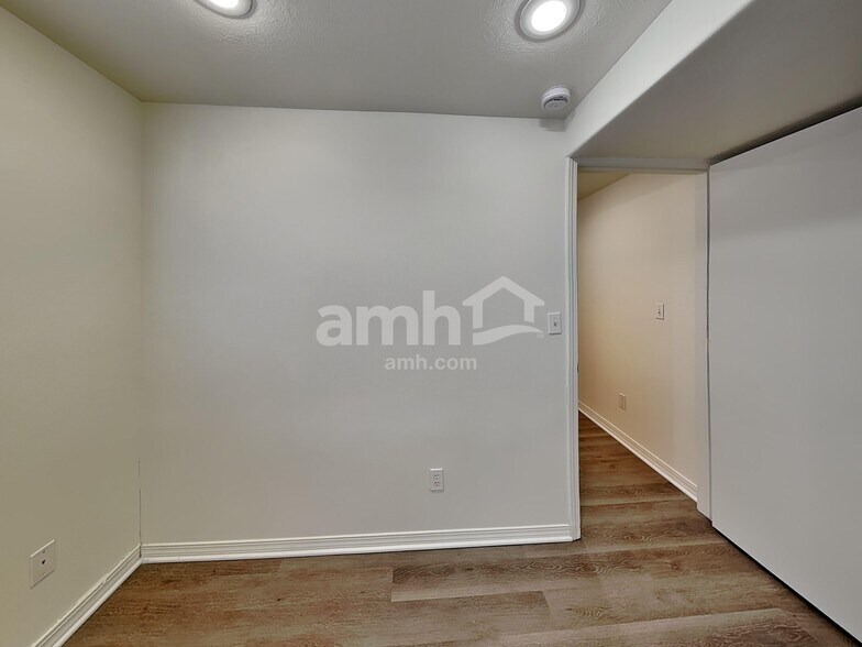 Building Photo - 14354 S Debrian Way