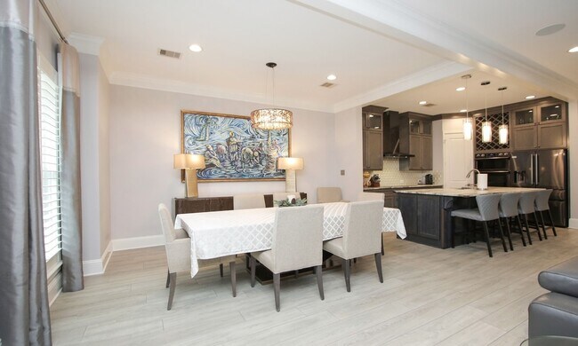 Building Photo - 15 E Breezy Way