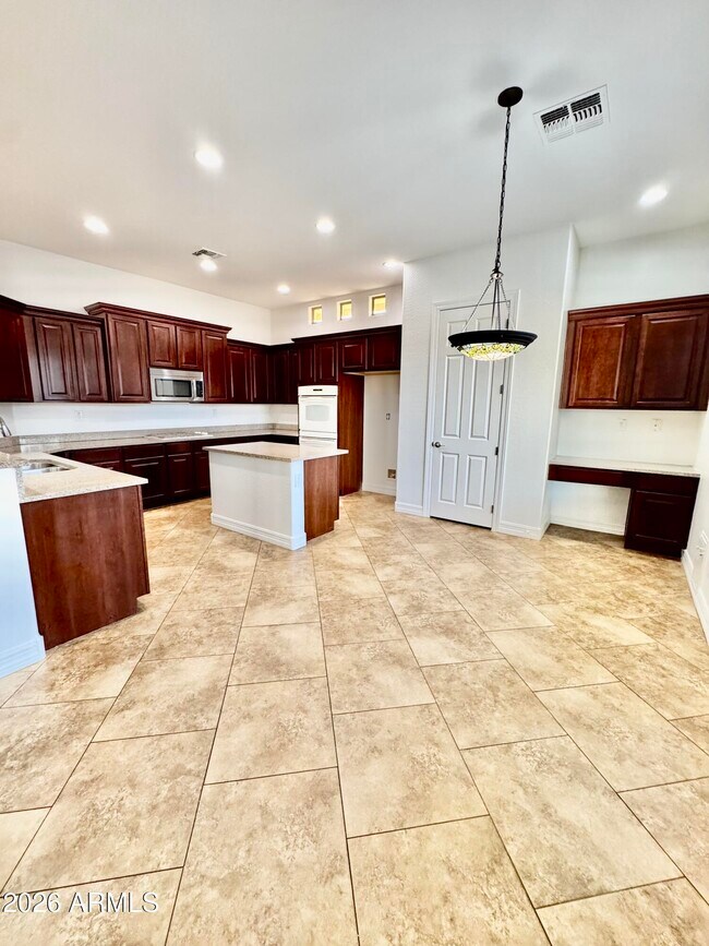 Building Photo - 6858 W Mazatzal Dr