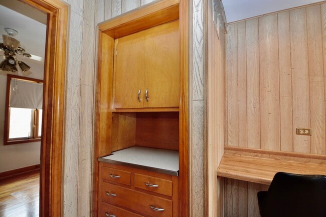 Building Photo - 819 N 17th Ave