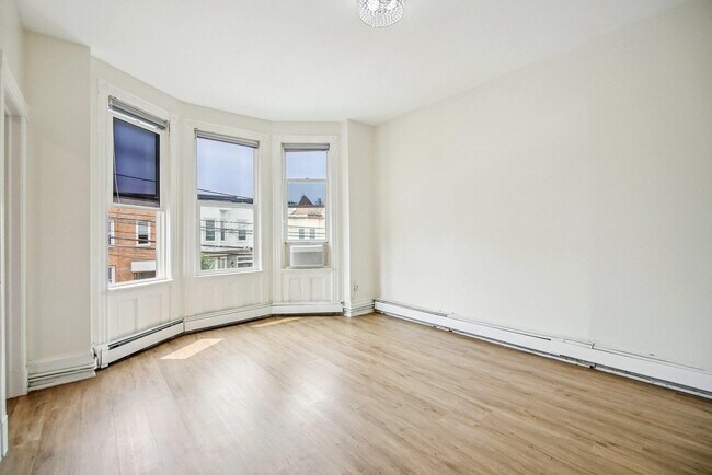 Building Photo - 314 25th St