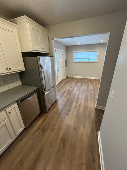 Building Photo - 950 29th Ave NE