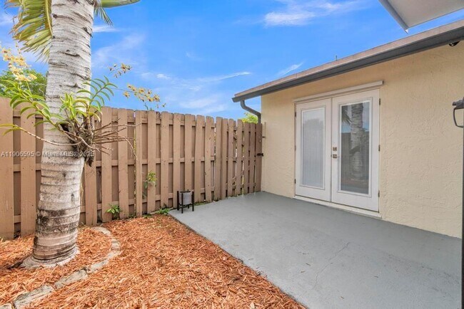 Building Photo - 1499 Yellowthroat St