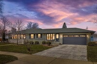 Building Photo - Amazing 4-Bedroom Retreat with 2 Full Baths and 2400 Sq Ft of Space in Minneapolis. 9/1
