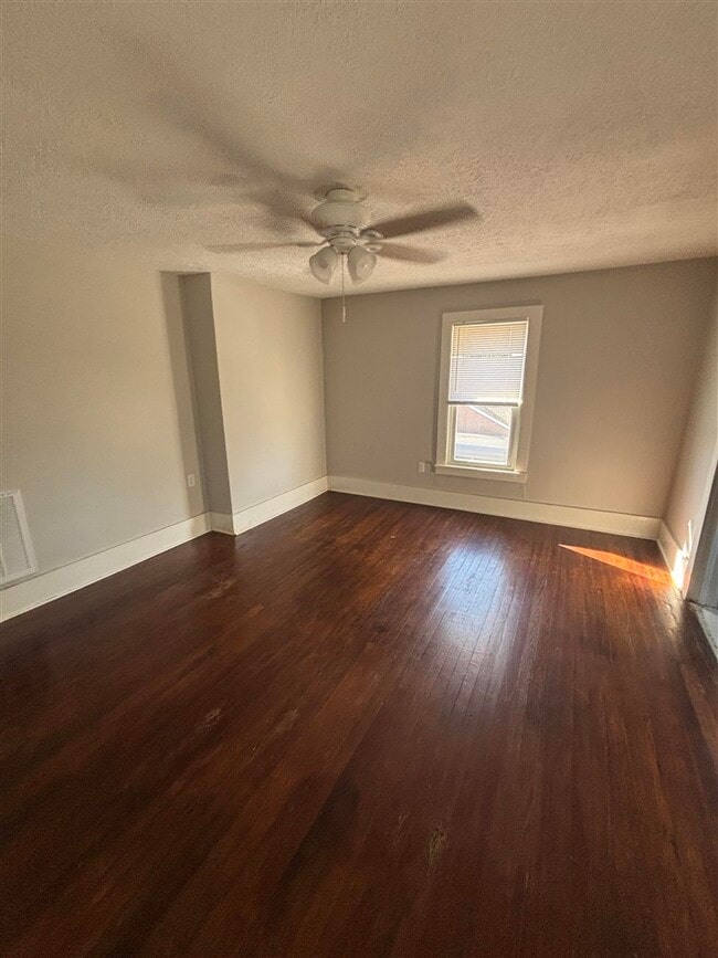 Building Photo - 1456 Park St