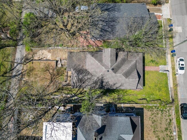 Building Photo - 1906 Vine St