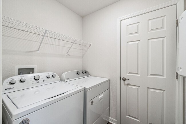 Building Photo - Beautiful 3/2.5/2 Home in St. Cloud