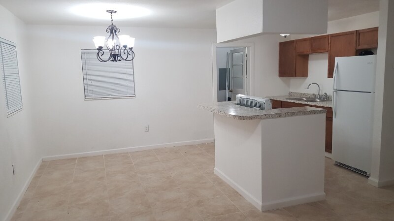 Building Photo - 616 Carver Dr