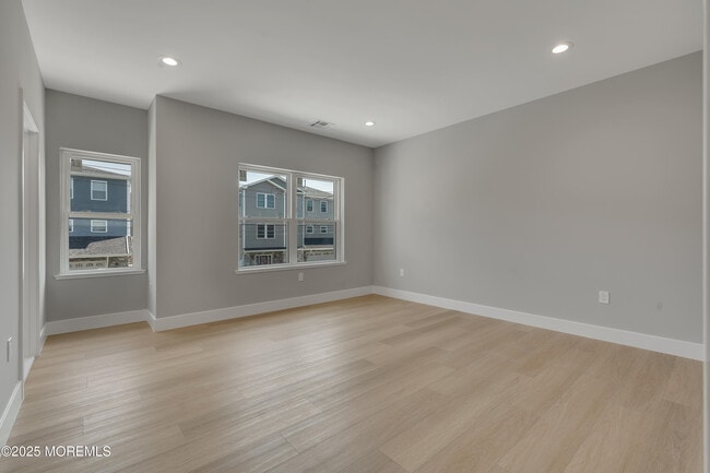 Building Photo - 720 8th St
