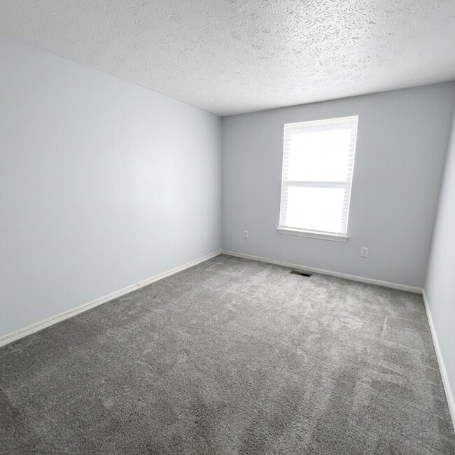 Building Photo - 594 Cascade Way