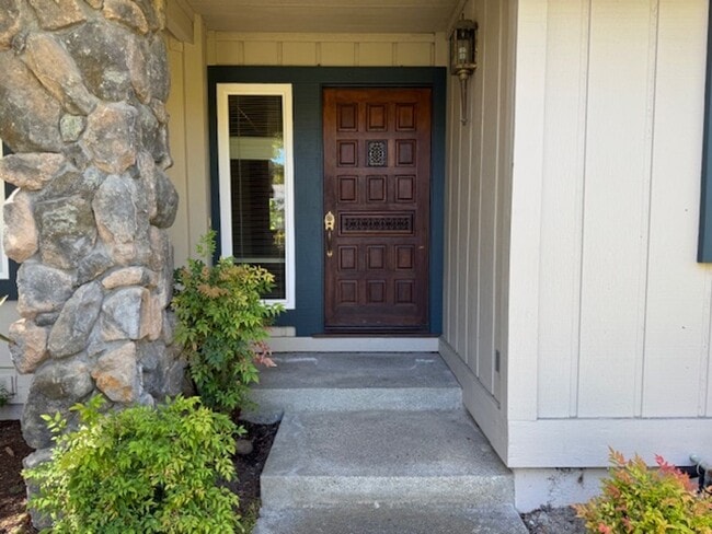 Building Photo - Spacious 4 bedroom, single level home in M...