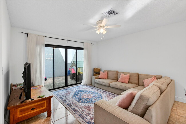 Building Photo - 22380 Pineapple Walk Dr