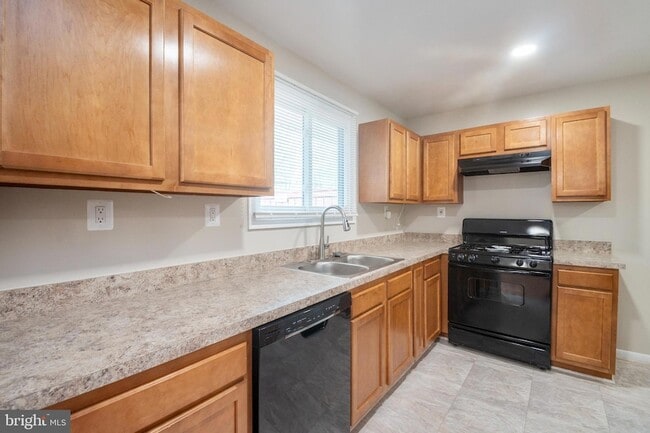 Building Photo - 1909 Pagham Rd