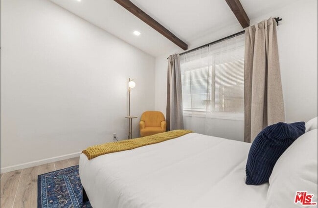 Building Photo - 5700 Vanalden Ave