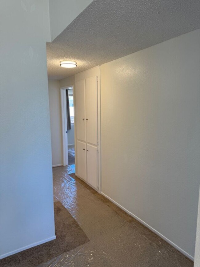 Building Photo - Newly Renovated 4 Bedroom 3 Bath Home with...