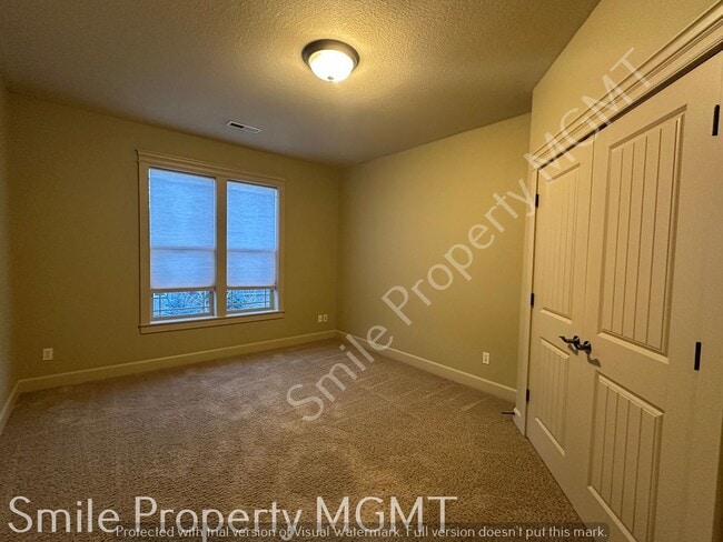 Building Photo - single house