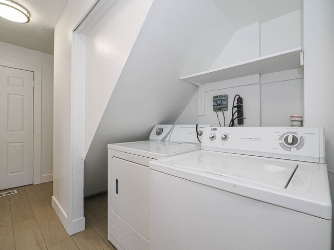 Building Photo - 3 Bed Bungalow Near BYU & UVU – Large Private Yard