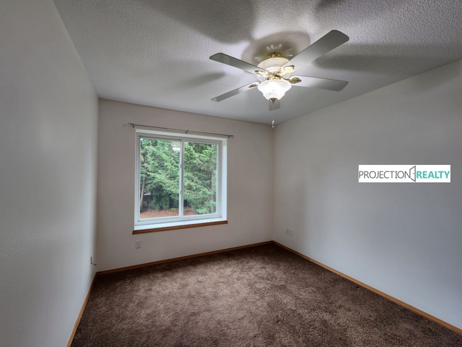 Building Photo - 33994-33997 7 Oaks Dr