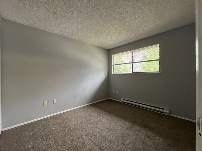 Building Photo - 4911 SW Beaverton Hillsdale Hwy