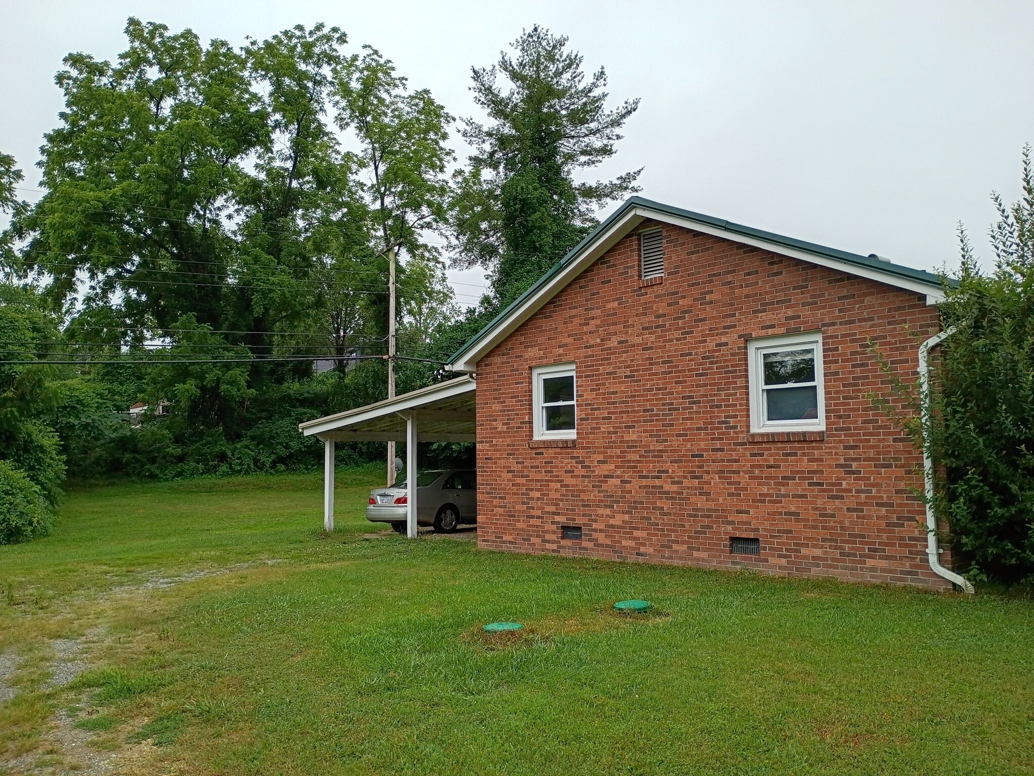 Building Photo - 1810 Willow Rd
