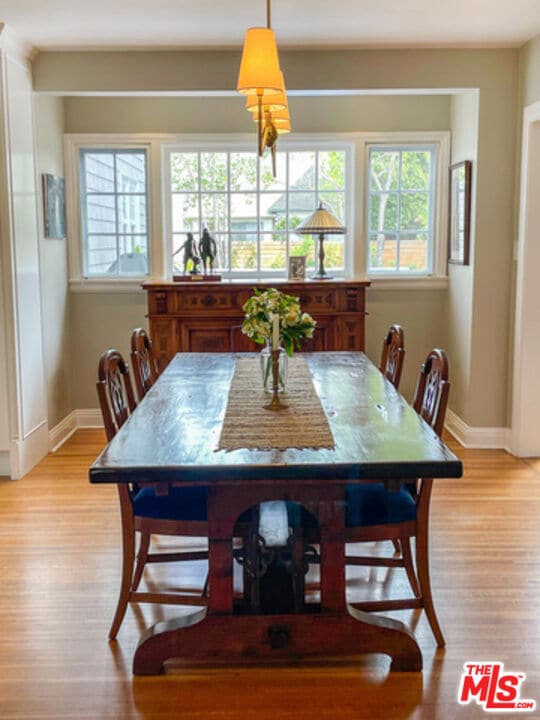 Building Photo - 934 S Dunsmuir Ave