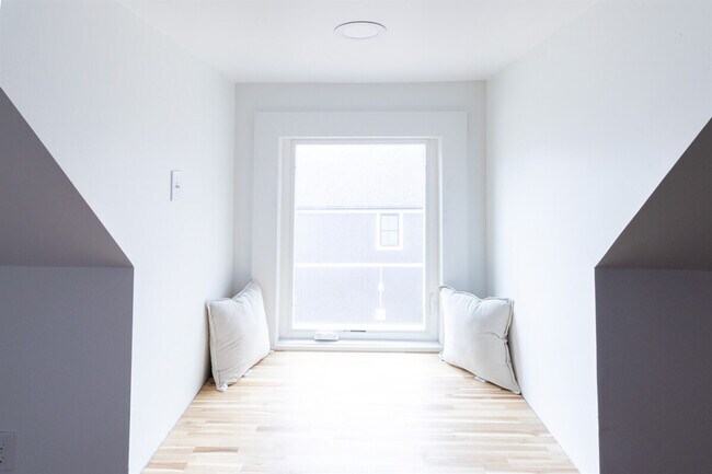 Building Photo - 10628 Lee Ave