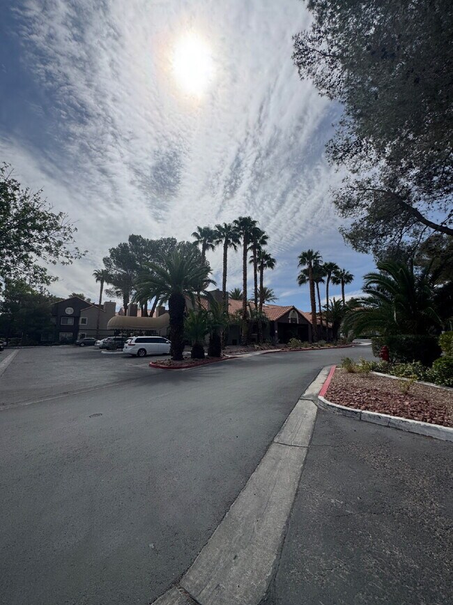 Building Photo - "Chic & Cozy 2-Bedroom Condo Oasis in Vibrant Las Vegas – 949 Sq. Ft. of Modern Comfort!"