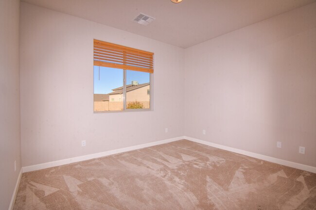 Building Photo - 343 Armitage Way