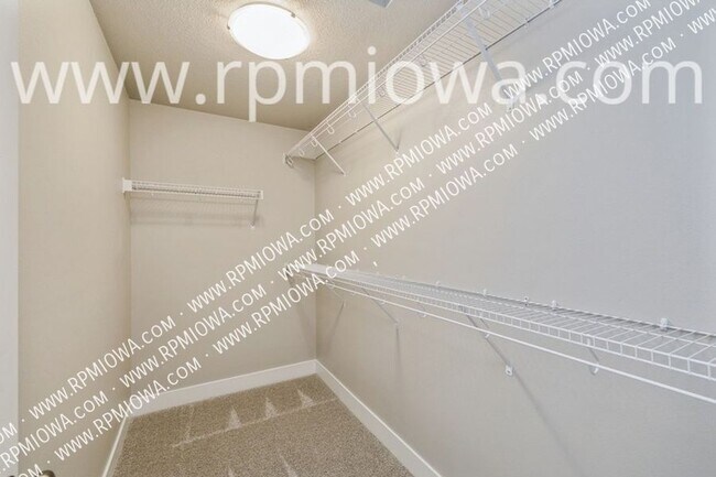 Building Photo - RENT SPECIAL!! 4 Bedroom, 2.5 Bathroom Hom...