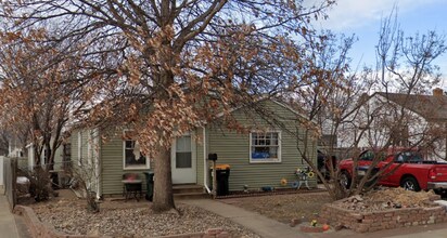 Building Photo - For Rent: Cozy 2 Bedroom, 1 Bath Home with a Beautiful Backyard