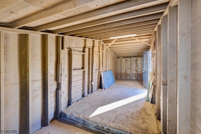 Building Photo - 58 Zeliff Ave