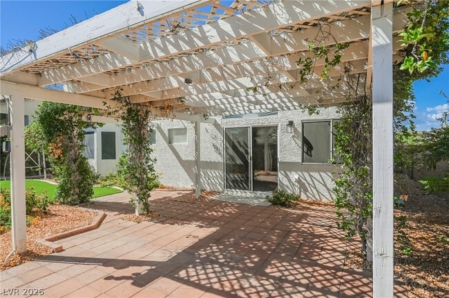 Building Photo - 490 Beaconwood St