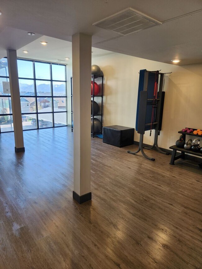 Building Photo - Luxury Bozeman Condo for Rent