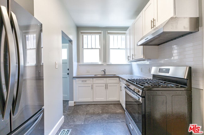 Building Photo - 650 Maltman Ave