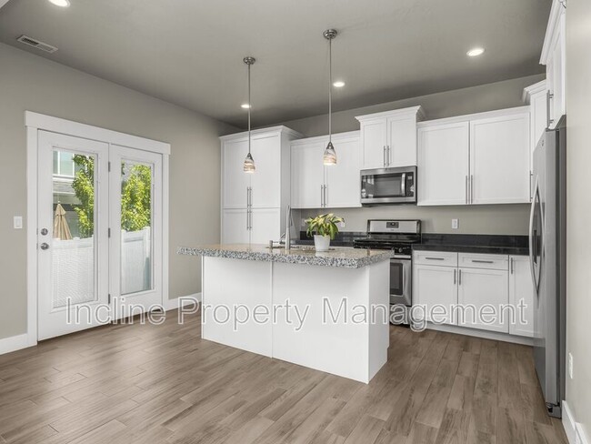 Building Photo - 401 E Corral Creek Dr