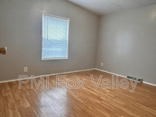 Building Photo - 5024 Shamrock Way