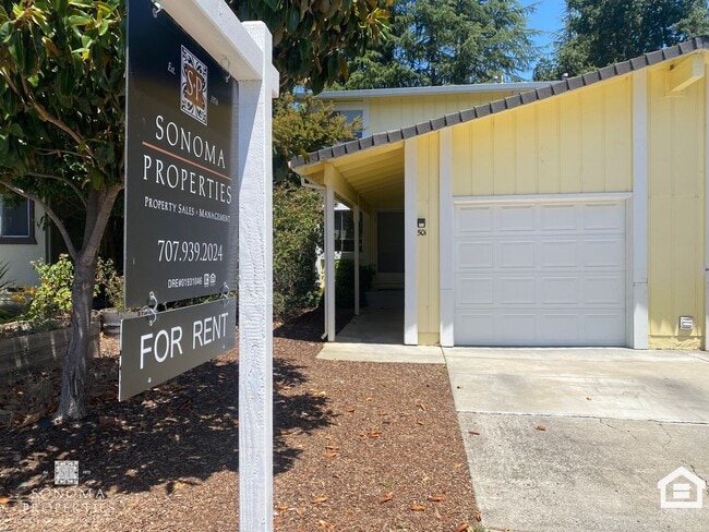 Primary Photo - Charming 2 Bed / 1.5 Bath Duplex in Sonoma!