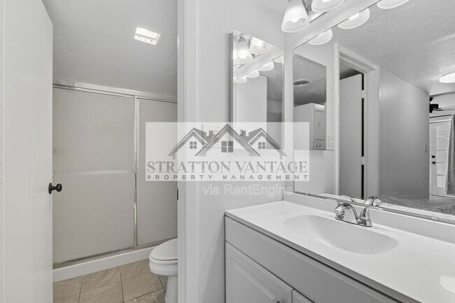 Building Photo - 4114 E Calle Redonda