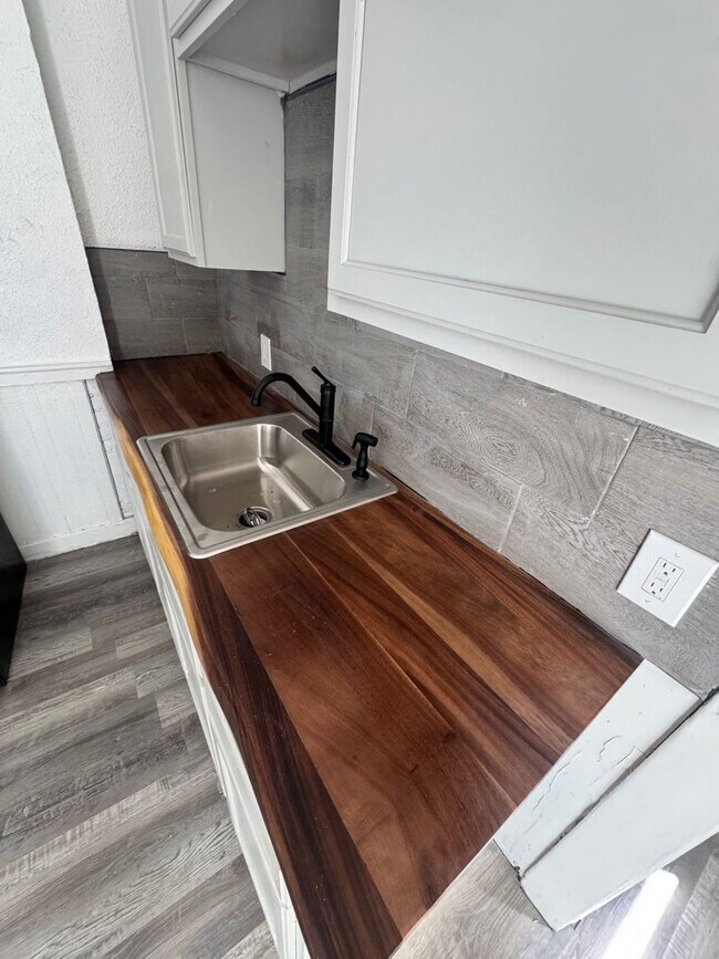 Building Photo - 3029 W 104th St